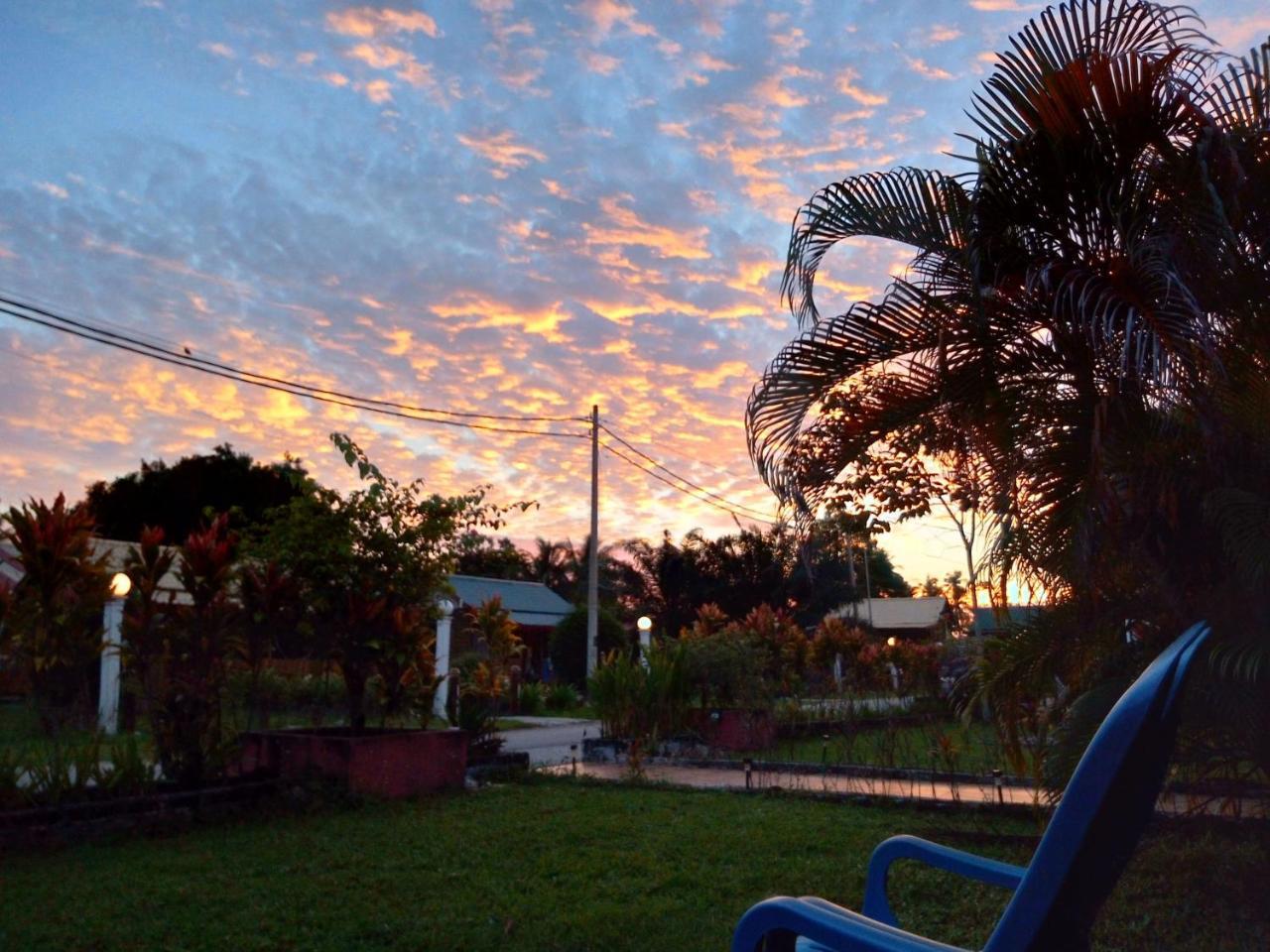 Rainbow Lodge Pantai Cenang  Exterior photo