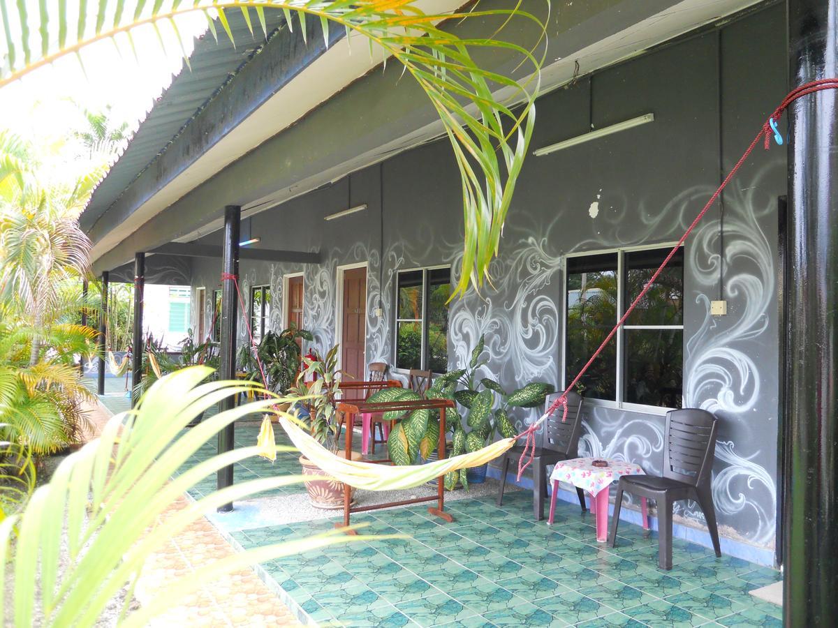Rainbow Lodge Pantai Cenang  Exterior photo